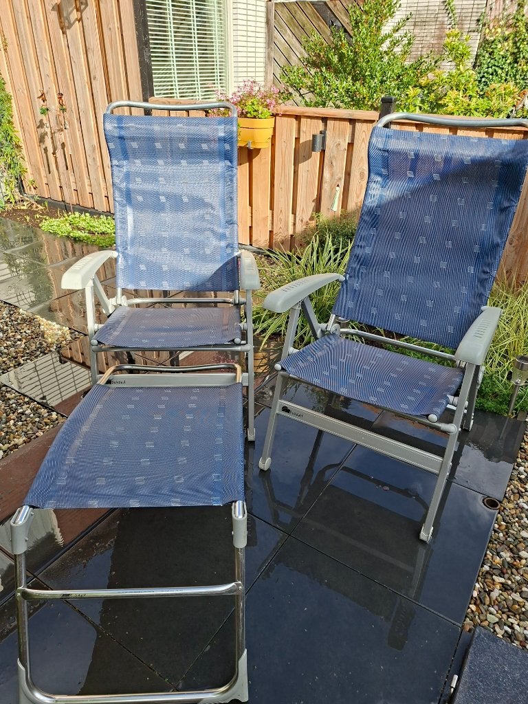 te koop 2 campingstoelen met voetenbankje, Caravans en Kamperen, Ophalen, Zo goed als nieuw, Campingstoel