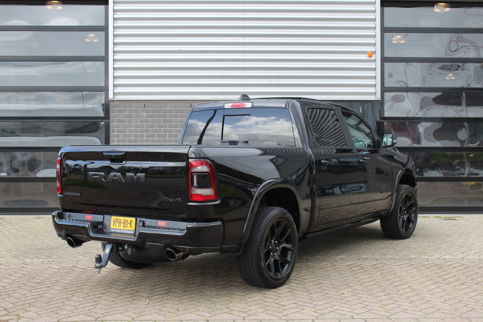 Dodge Ram 1500 5.7 V8 4x4 Crew Cab Laramie / Luchtvering / P, Auto's, Gebruikt, 5654 cc, 402 pk, Zwart
