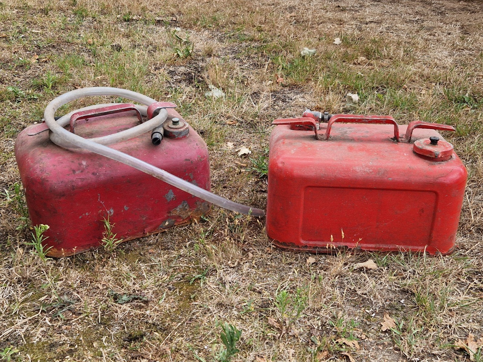 Oude brandstoftanks rood, Watersport en Boten, Ophalen, Gebruikt, Motor en Techniek, Motorboot