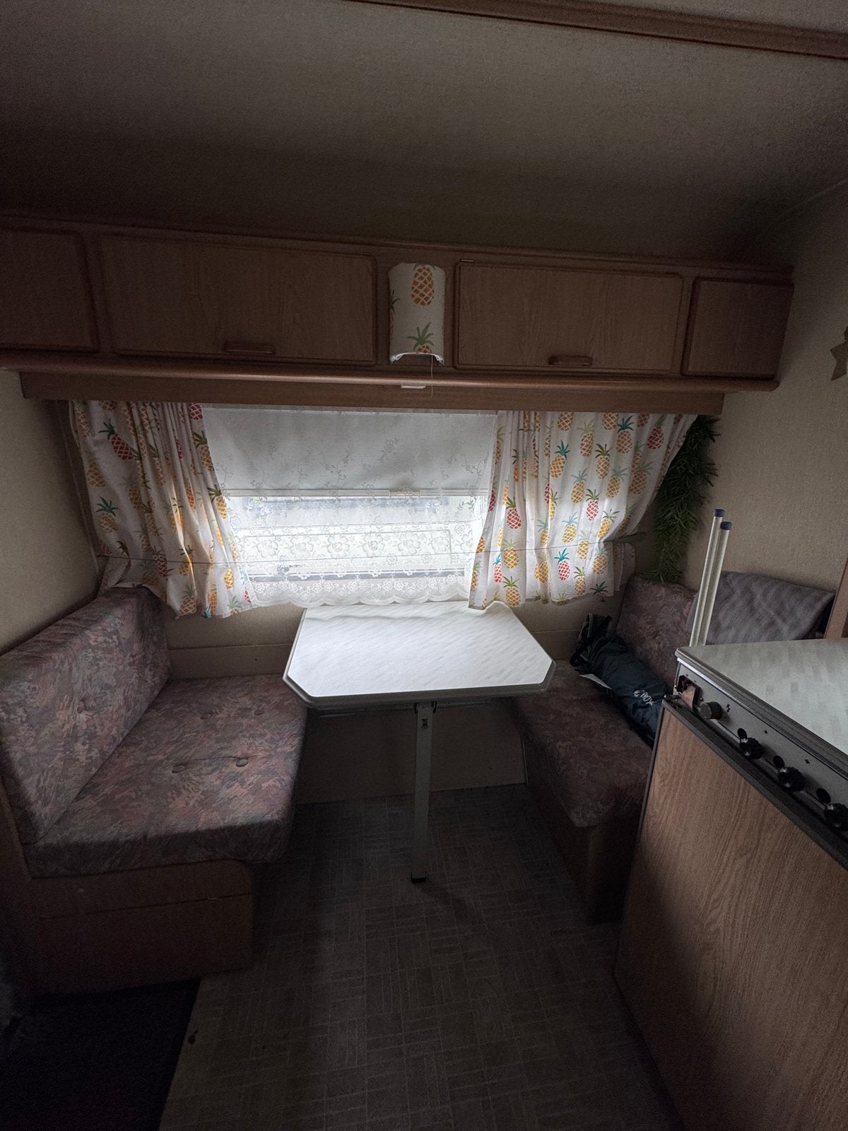 Chateau La Car 350 - Compacte caravan met voortent, Chateau, Treinzit, 750 - 1000 kg, Particulier