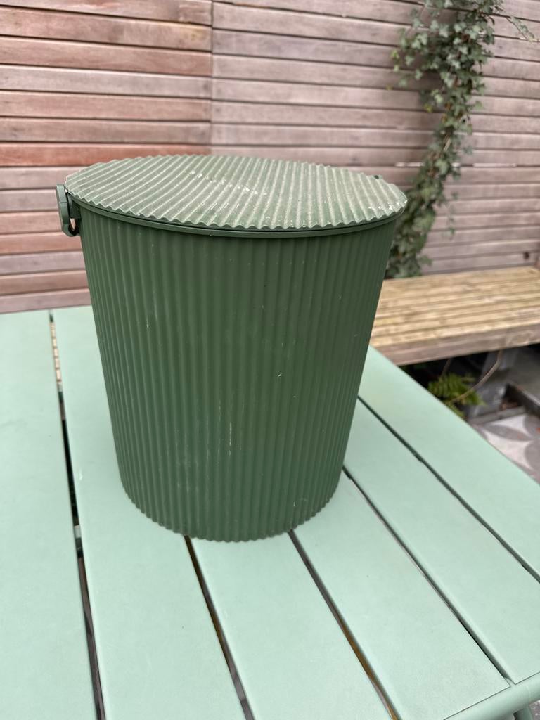 Groene kunststof bloempot met deksel, Kunststof, Gebruikt, Rond, Binnen