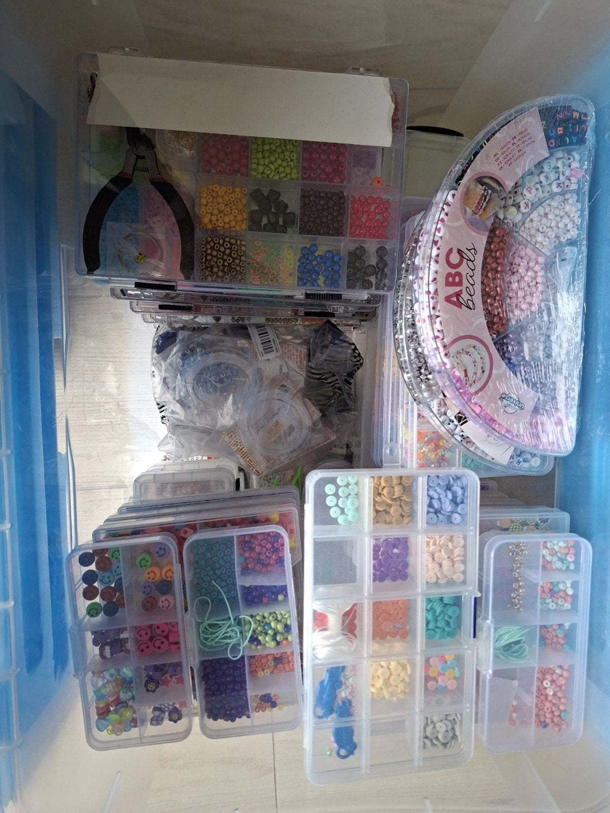Kralen voor armbandjes en oorbellen.
Inclusief tangen fruitj, Hobby en Vrije tijd, Kralen en Sieraden maken, Ophalen, Zo goed als nieuw