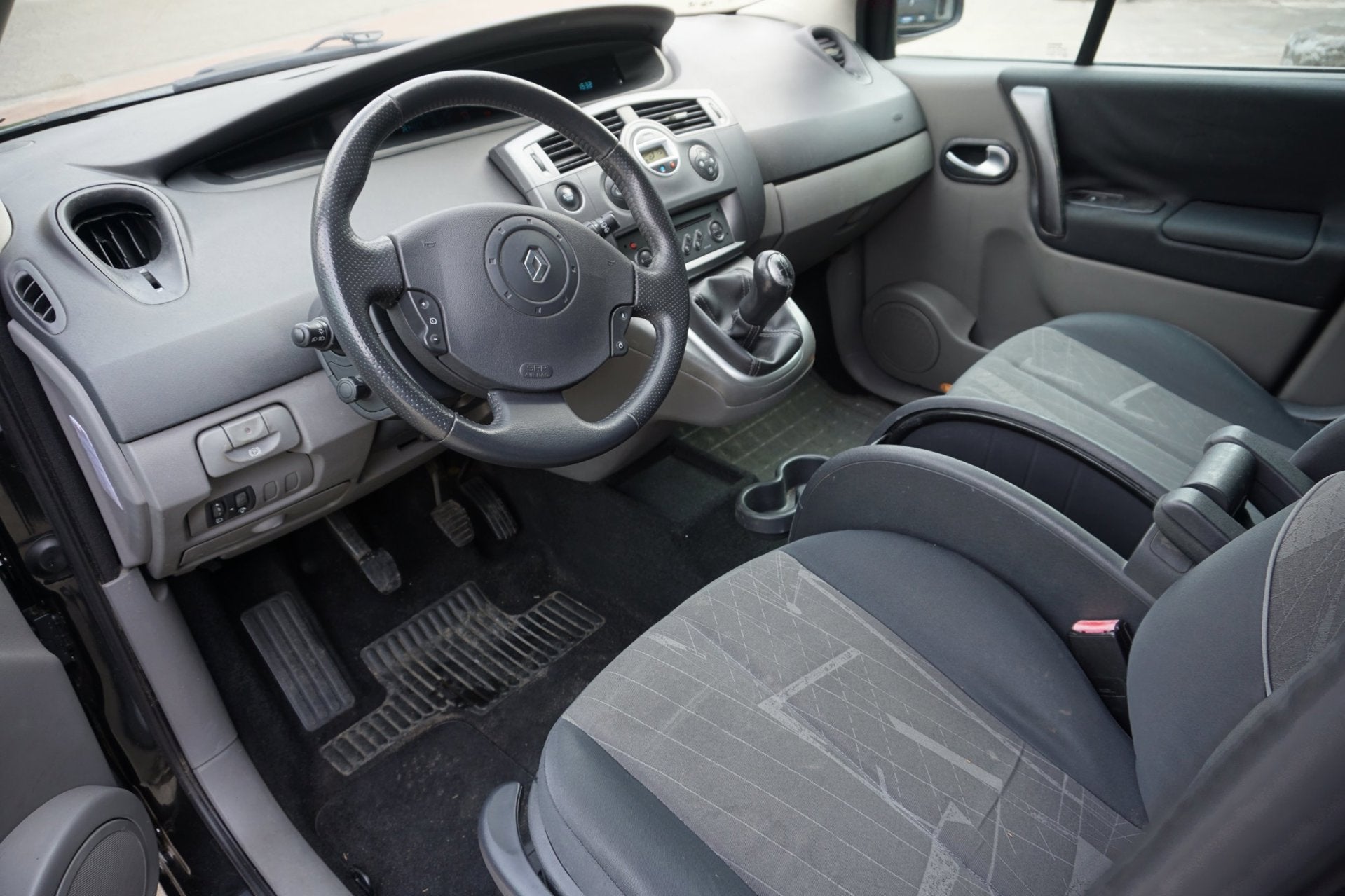 Renault Scénic 1.6-16V Privilège Comfort, Voorwielaandrijving, Stof, Gebruikt, 4 cilinders