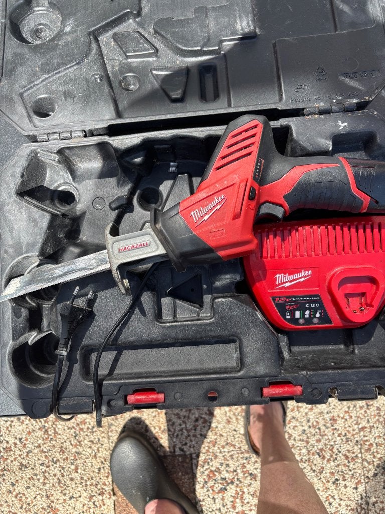 Milwaukee reciprozaag, Ophalen, 70 mm of meer, 600 tot 1200 watt, Zo goed als nieuw