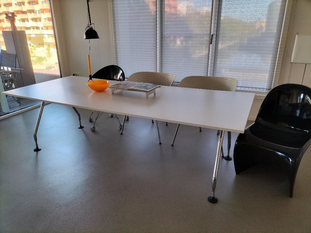 Vitra Ad Hoc eettafel/ bureau/werktafel, Ophalen, Zo goed als nieuw, Kunststof, Overige typen