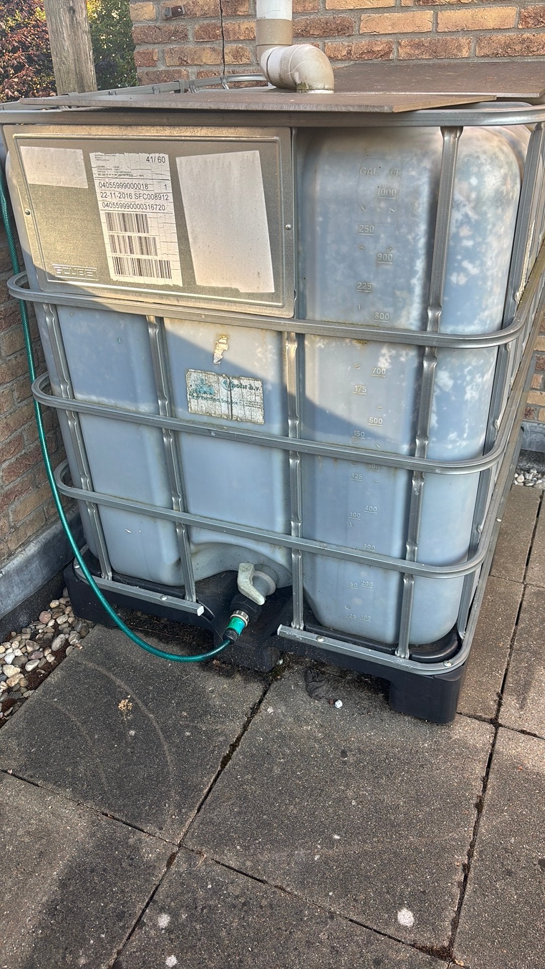 Regenton 1000 LT. gratis ophalen, 150 liter of meer, Ophalen, Gebruikt, Met kraantje