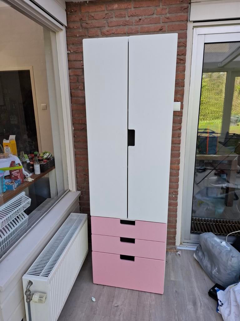 Witte kledingkast met roze lades Ikea Stuva, Huis en Inrichting, Kasten | Kledingkasten, 150 tot 200 cm, 50 tot 100 cm, 50 tot 75 cm