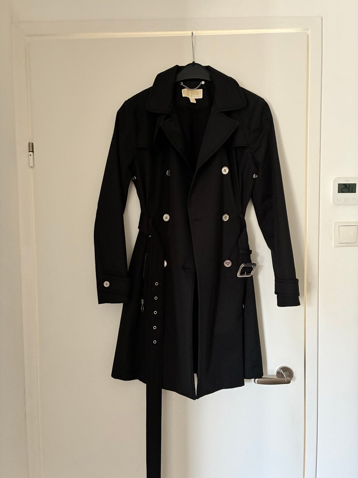 Michael Kors Zwarte Trenchcoat Maat M, Ophalen of Verzenden, Zo goed als nieuw, Maat 38/40 (M), Zwart