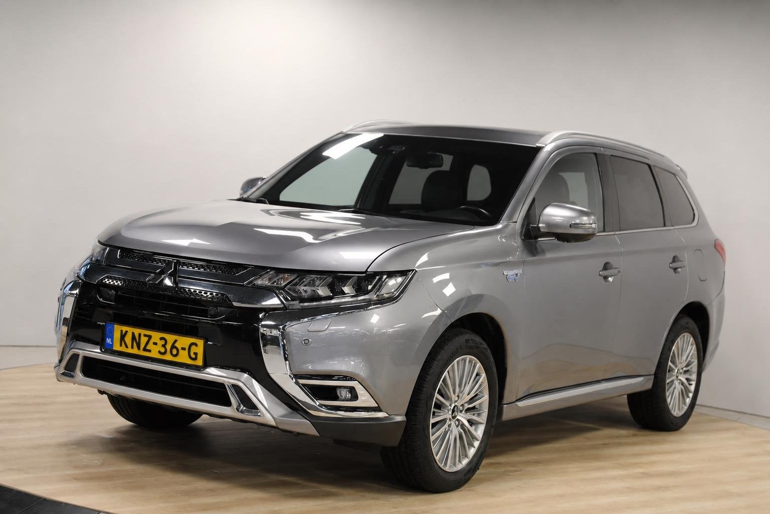 Mitsubishi Outlander 2.4 PHEV Instyle | Schuif- Kanteldak |, Automaat, Euro 6, 4 cilinders, 1865 kg