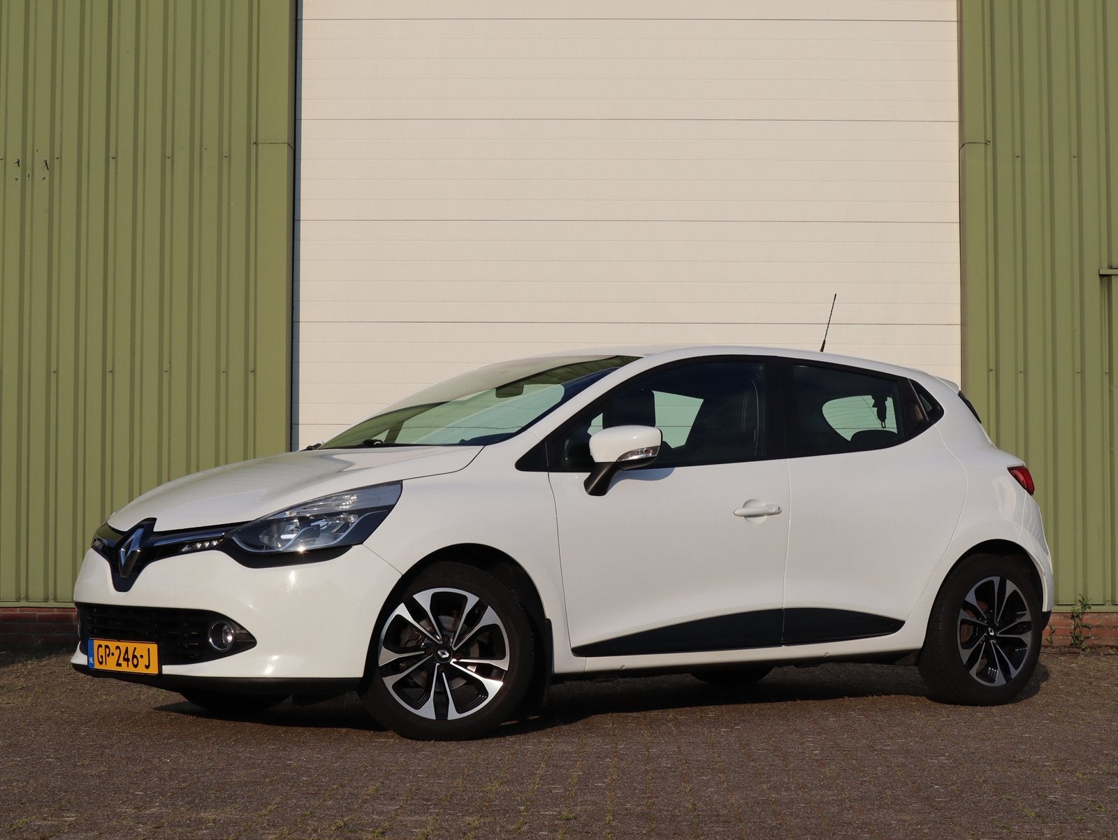 Renault Clio 0.9 TCE Expression, Cruise, zeer nette staat,, Auto's, Voorwielaandrijving, 898 cc, 540 kg, Wit