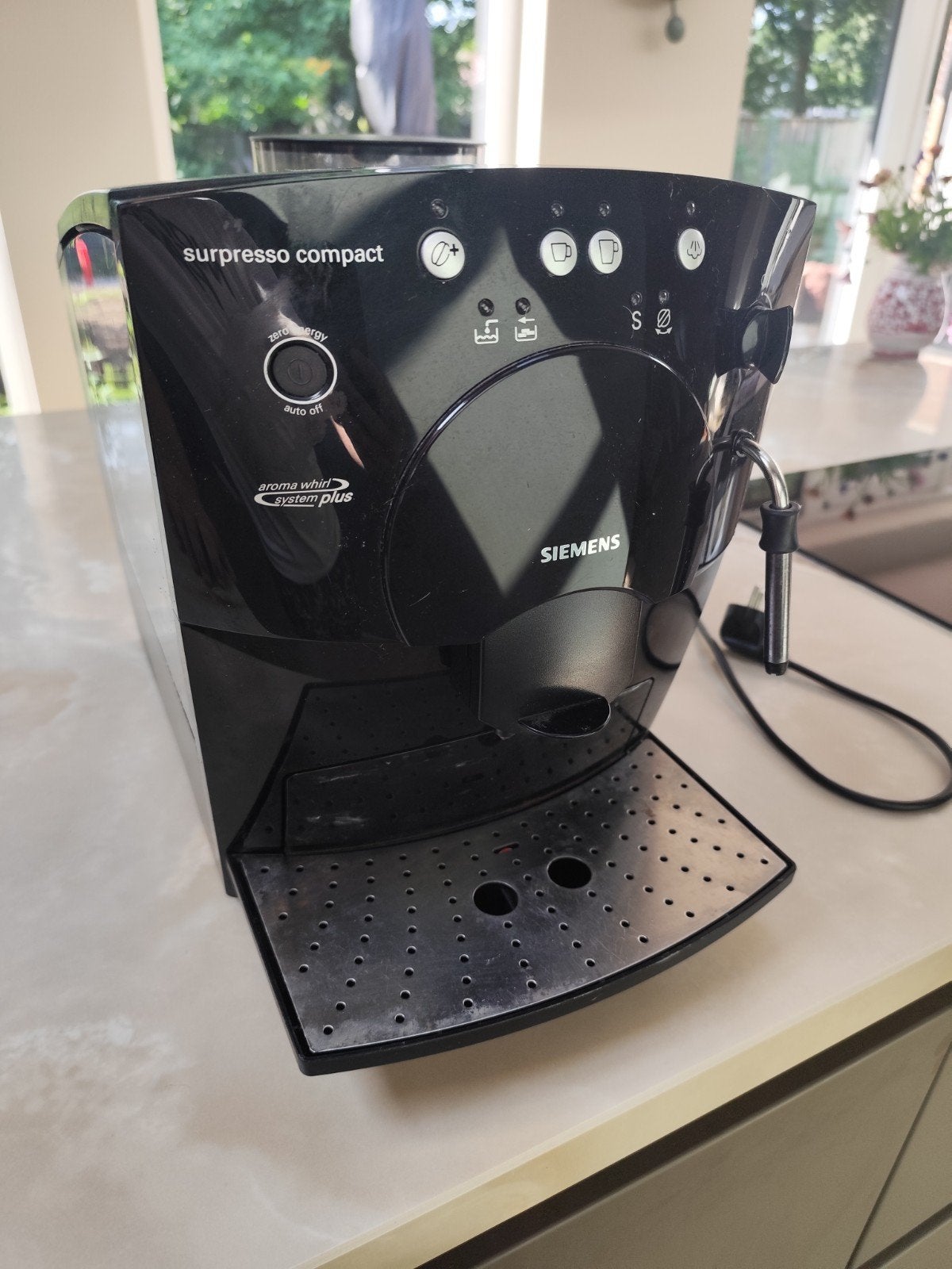 Siemens Surpresso Compact - Lekkage/Defect, 10 kopjes of meer, Koffiemachine, Niet werkend, Afneembaar waterreservoir