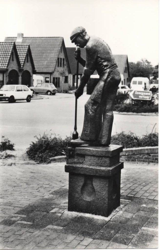 Ansichtkaart Nieuw Buinen, Monument Glasblazer, Verzamelen, Ophalen of Verzenden, 1980 tot heden, Ongelopen, Drenthe