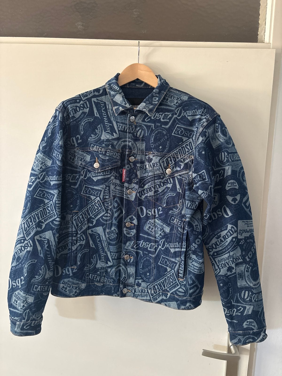 DSQUARED2 spijkerjas met all-over logo print, Ophalen of Verzenden, Nieuw, Maat 48/50 (M), Blauw
