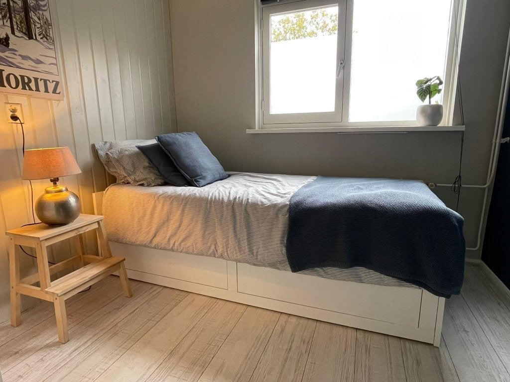 IKEA Brimnes bedbank, mogelijk met 2 matrassen (1 jaar oud), Huis en Inrichting, Ophalen, Verstelbaar, Wit, Tweepersoons
