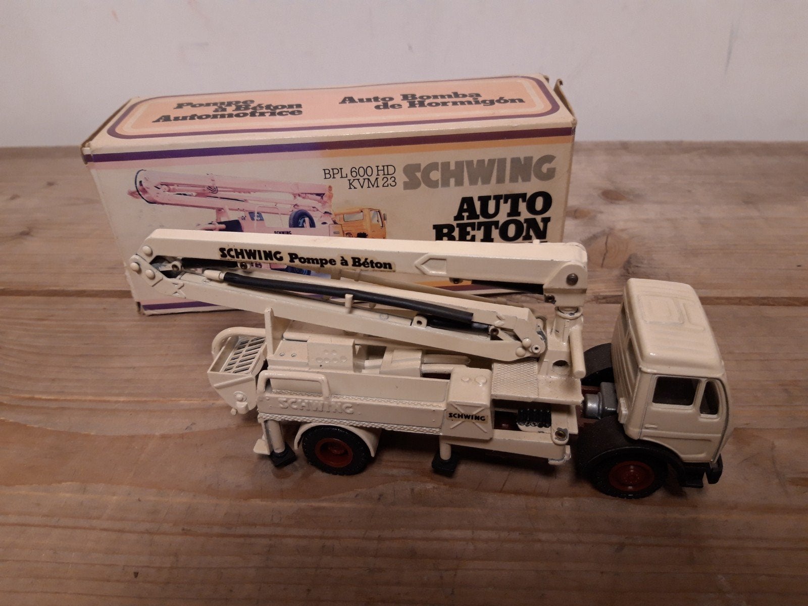 nzg model 170 schwing betonpomp mercedes benz BPL600D, Hobby en Vrije tijd, Modelauto's | 1:50, Ophalen of Verzenden, Gebruikt