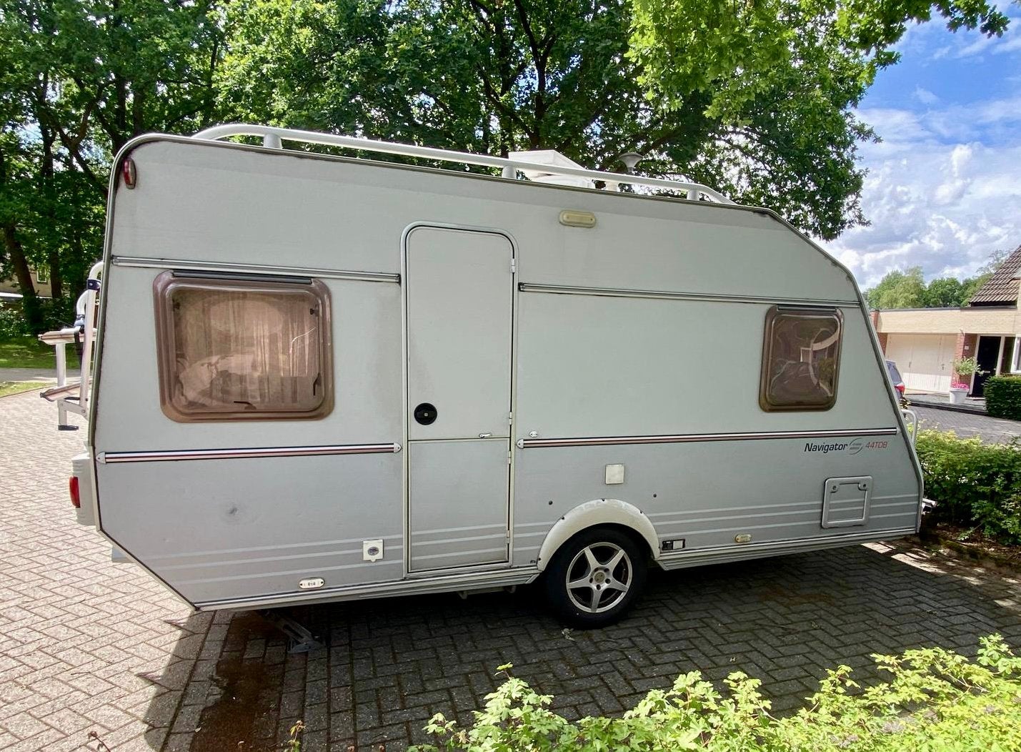Kip Navigator 44 TDB met grote voortent (en luifel), Caravans en Kamperen, Caravans, Standaardzit, Kip, Frans bed, 750 - 1000 kg