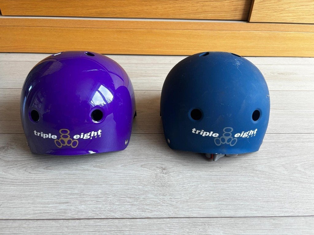 Triple Eight Skate Helmen (2 stuks, S/M) en bescherming, Sport en Fitness, Skateboarden, Ophalen of Verzenden, Gebruikt, Bescherming