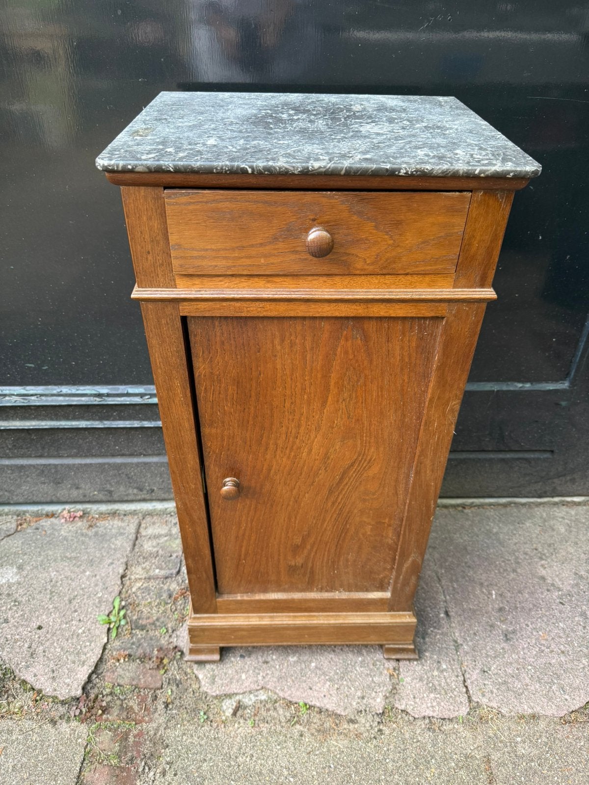 Eikenhouten nachtkastje met marmer izgs, Ophalen, Gebruikt, Minder dan 45 cm, 55 tot 70 cm