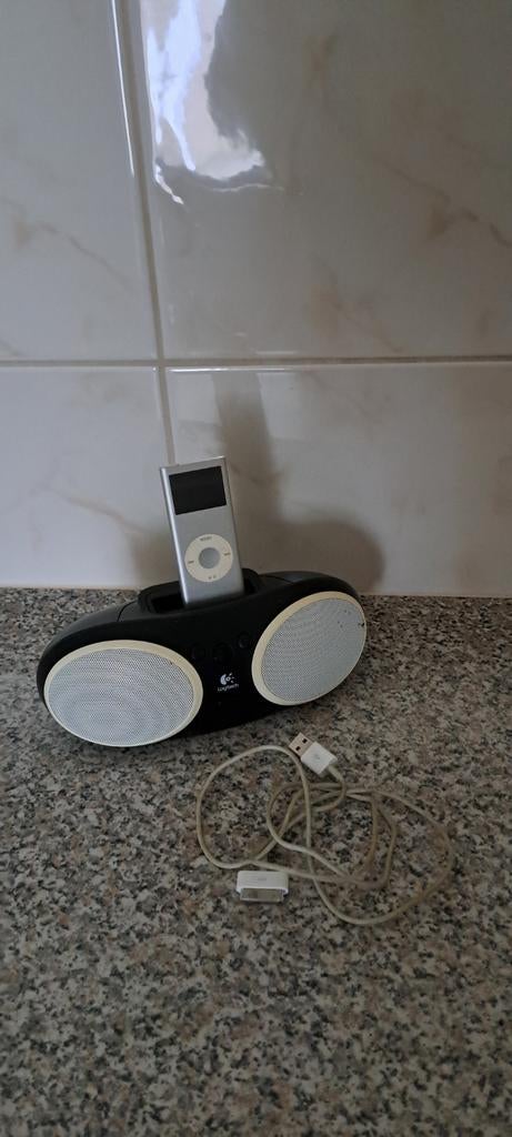 iPod Classic met Logitech speaker en oplaadkabel, Ophalen, Gebruikt, Classic, Zilver