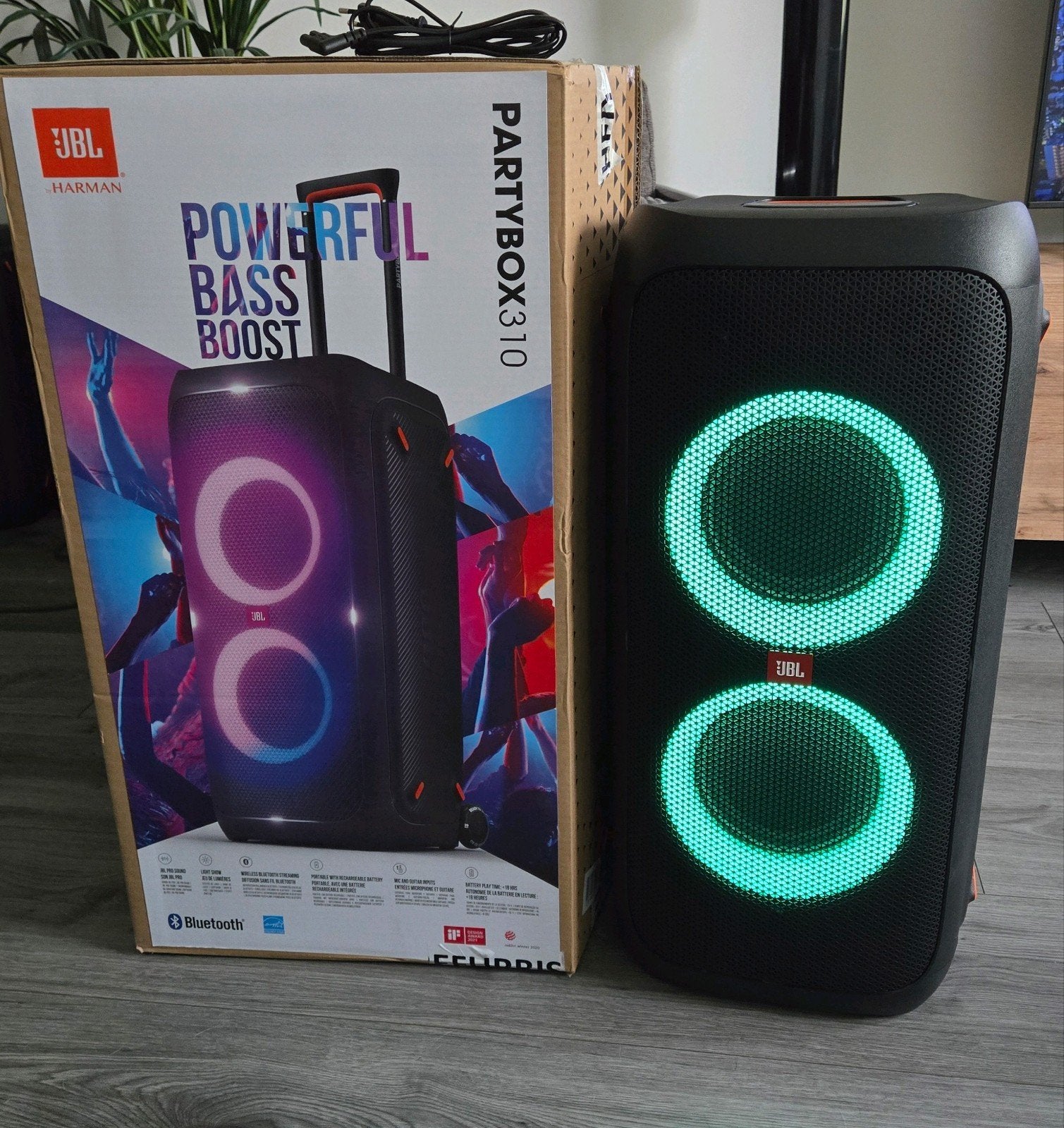 Foto 12 van Nieuw JBL PARTYBOX 310 2 maand oud + factuur,absoluut nieuw