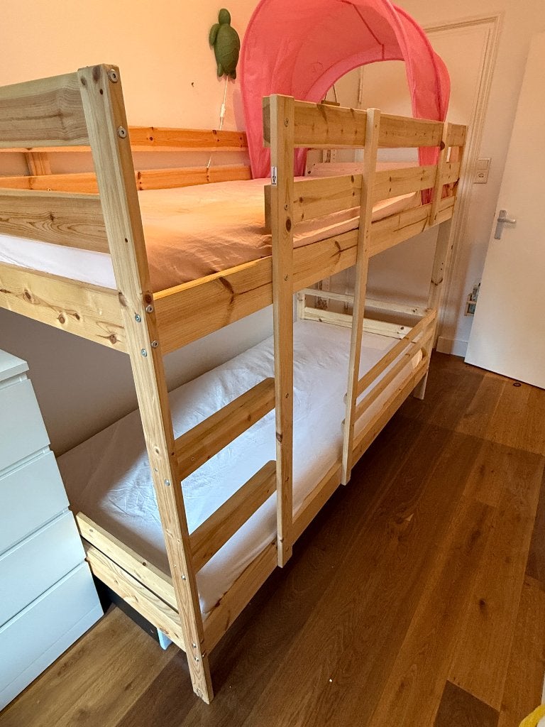 Stapelbed Ikea Mydal + 2 Foammatras, Kinderen en Baby's, Kinderkamer | Stapelbedden en Hoogslapers, Ophalen, Gebruikt, Stapelbed