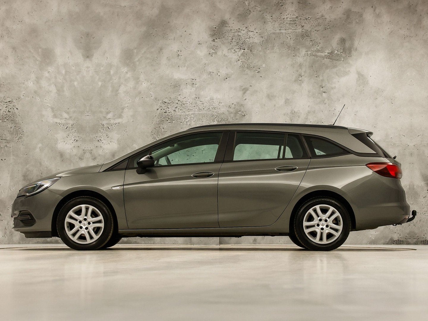 Opel Astra Sports Tourer 1.2 Sport (APPLE CARPLAY, NAVIGATIE, Auto's, Voorwielaandrijving, 12 maanden, Stof, Gebruikt