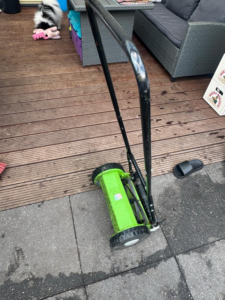 Handgrasmaaier - Groen en Zwart, Tuin en Terras, Grasmaaiers, Handgrasmaaier, Ophalen of Verzenden, Zo goed als nieuw, 30 t/m 39 cm