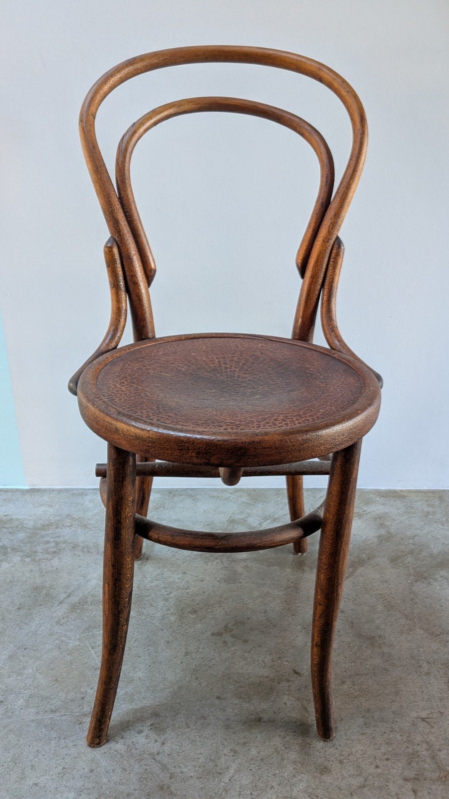 Oude houten stoel., Ophalen