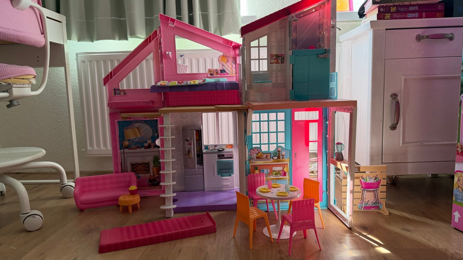 Barbie Malibu Huis met doos, Kinderen en Baby's, Speelgoed | Poppenhuizen, Gebruikt, Poppenhuis, Ophalen