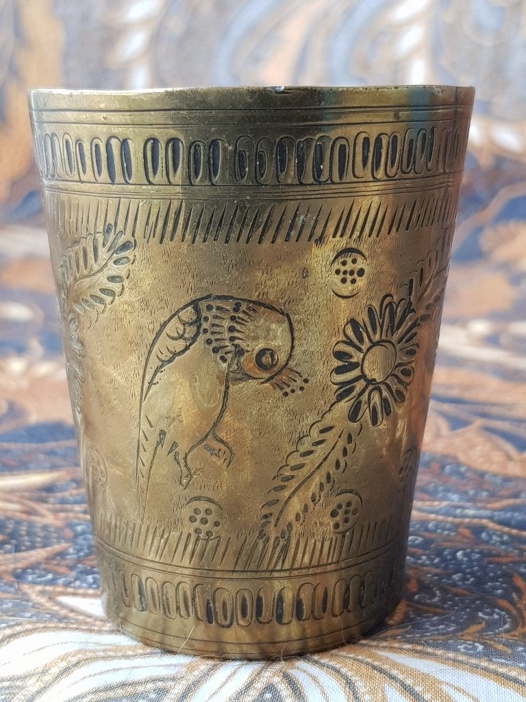 Twee mooie originele antieke Oosterse bekers van koper 7 cm., Handgemaakt, Goud, Overige typen, Overige herkomsten