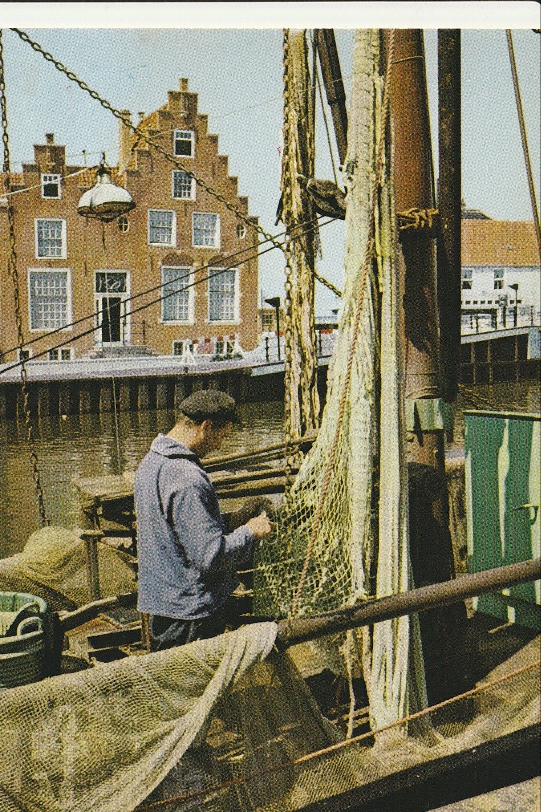 HARLINGEN ZUIDERHAVEN VISSERSBOOT NETTENBOETEN STADHUIS BRUG, Ophalen of Verzenden, 1960 tot 1980, Friesland