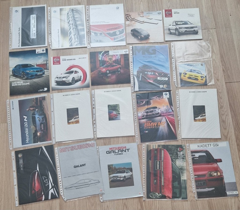 Partij autobrochures, Ophalen, Zo goed als nieuw, Algemeen