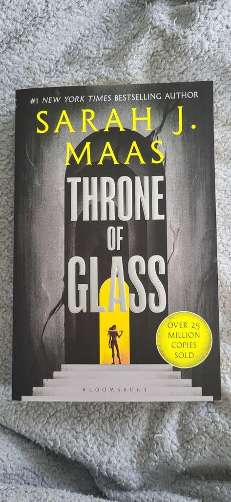 Throne of Glass - Sarah J. Maas, Boeken, Fantasy, Zo goed als nieuw, Ophalen of Verzenden