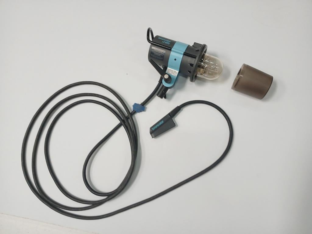 Broncolor Unilite 3200J Flitskop Zo goed als nieuw 2 stuks, Ophalen of Verzenden, Zo goed als nieuw, Lamp of Flitsset