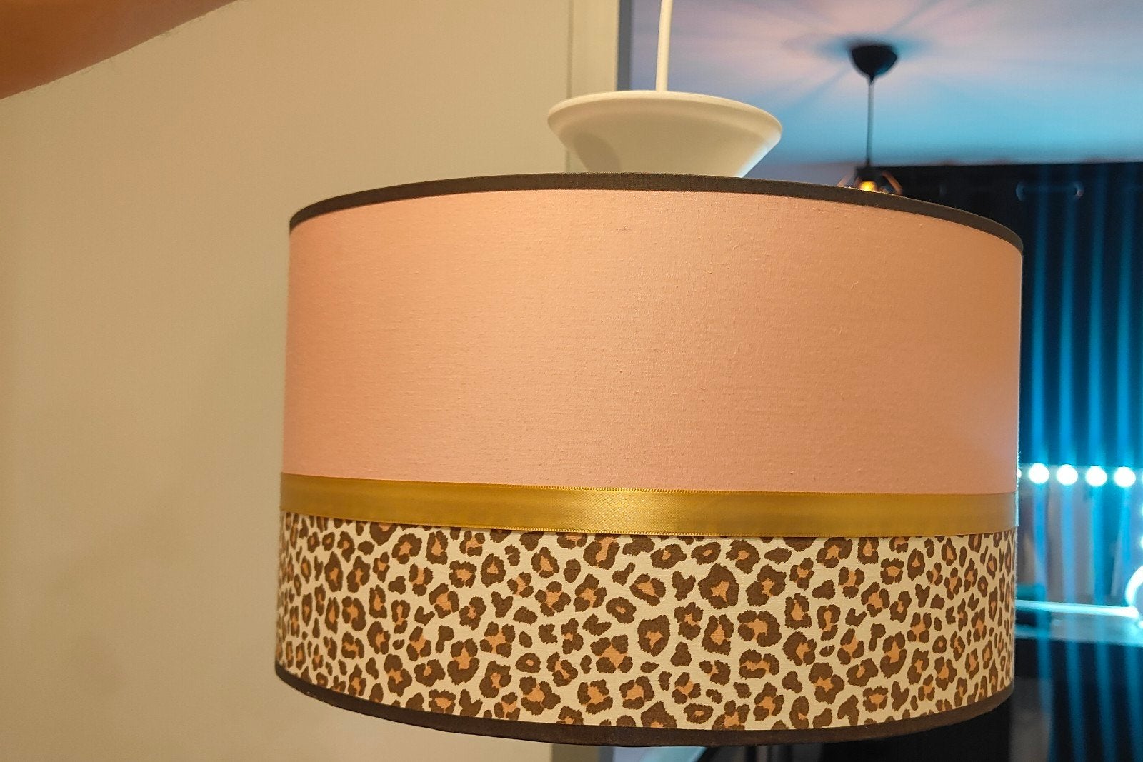 Roze lampenkap met luipaardprint - Zo goed als nieuw, Hanglamp, Rond, Ophalen of Verzenden, Zo goed als nieuw
