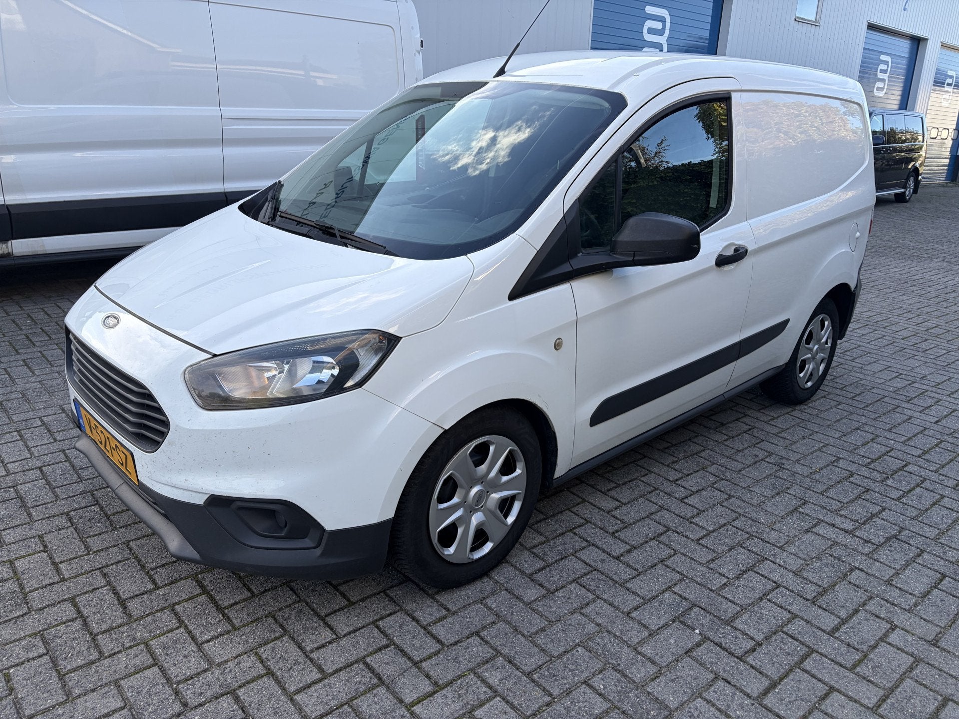Ford Transit Courier 1.5 TDCI 75PK Euro6 Ambiente ✓ airco, Voorwielaandrijving, 590 kg, Stof, Gebruikt