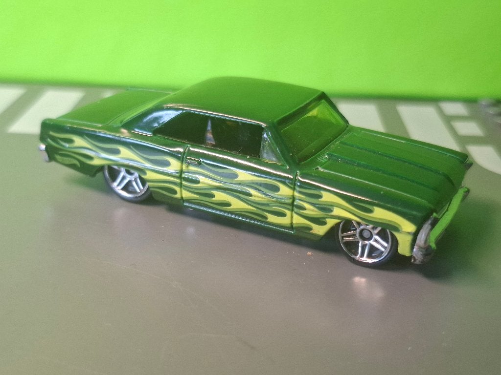 Hotwheels - 1968 Chevrolet Nova [groen] 1/64, Ophalen of Verzenden, Gebruikt, Auto