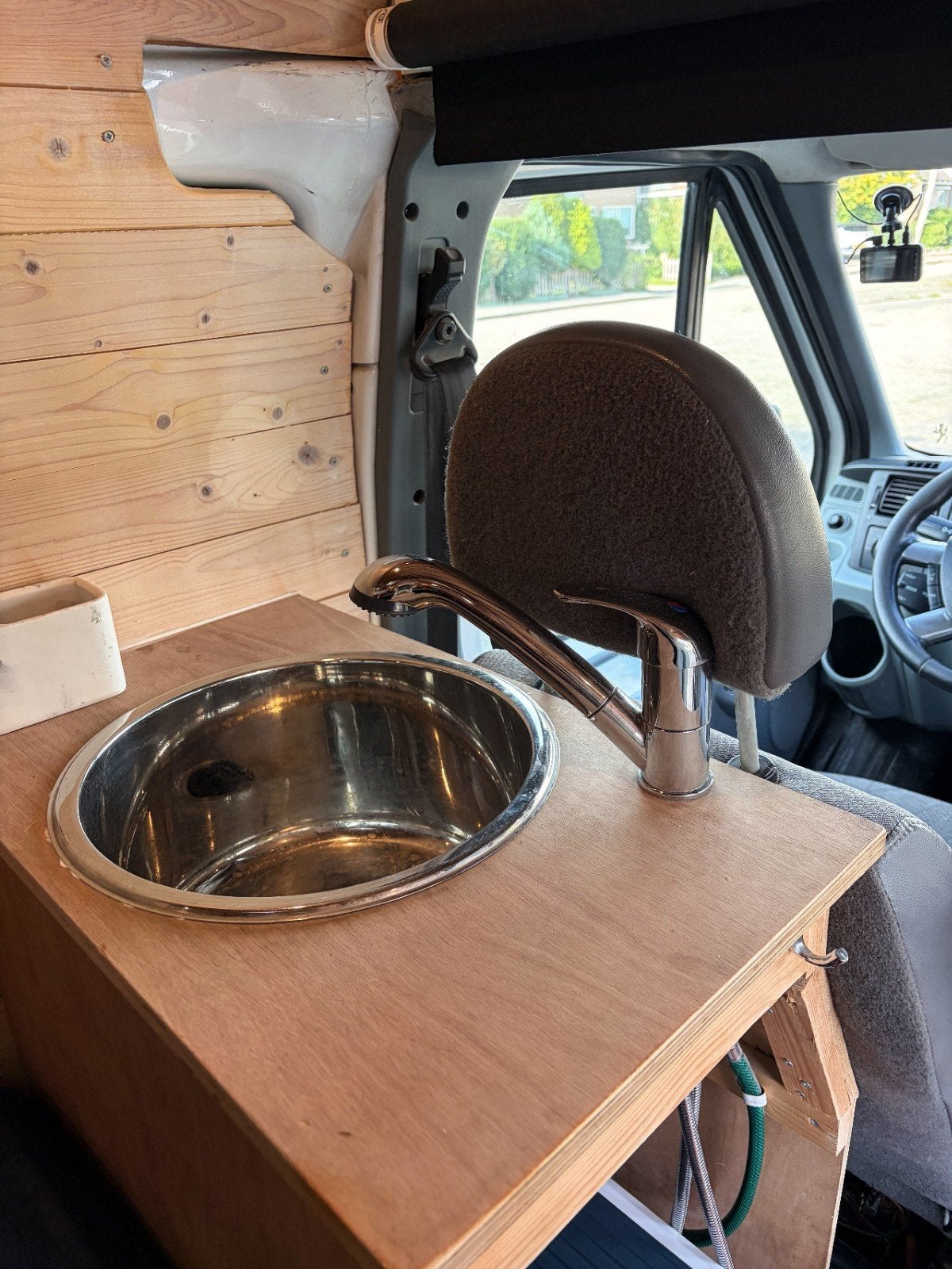 Foto 14 van Ford Transit 2-persoons camper | Zonnepanelen & luifel