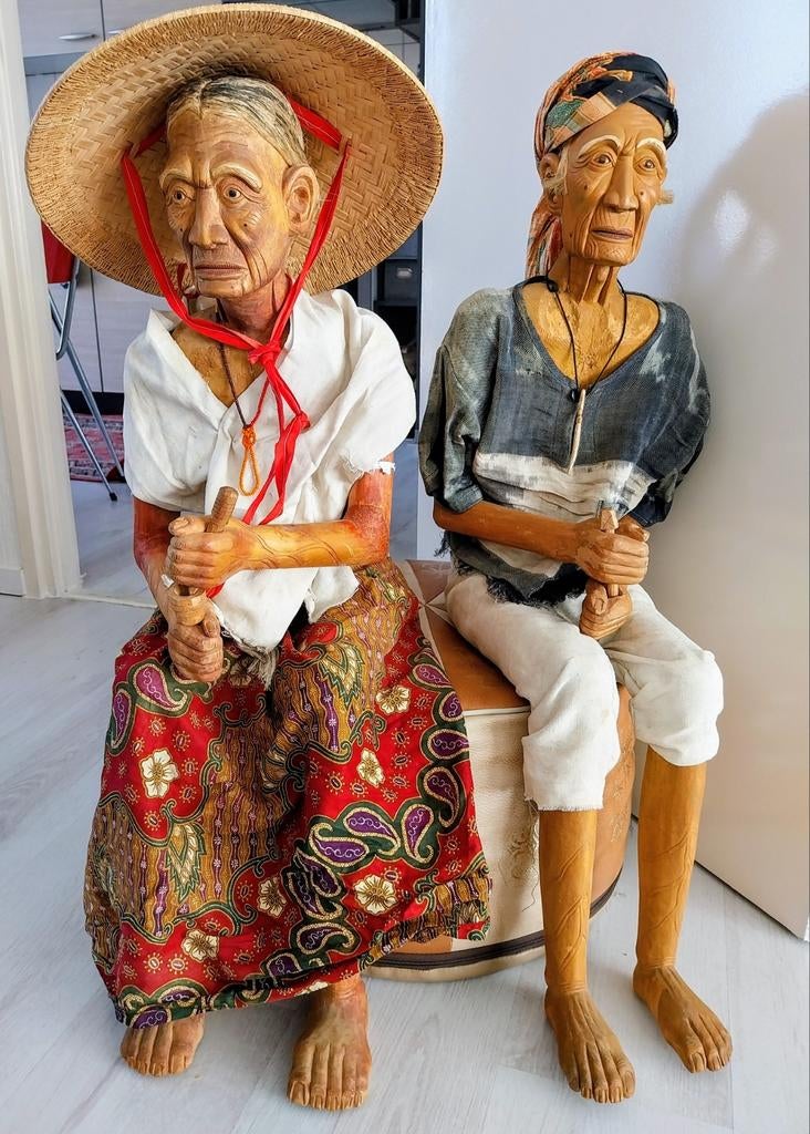 Uniek handgesneden houten beeldenpaar - Oude mensen, Antiek en Kunst, Ophalen, Groep mensen, 50 - 100 cm, Handgemaakt