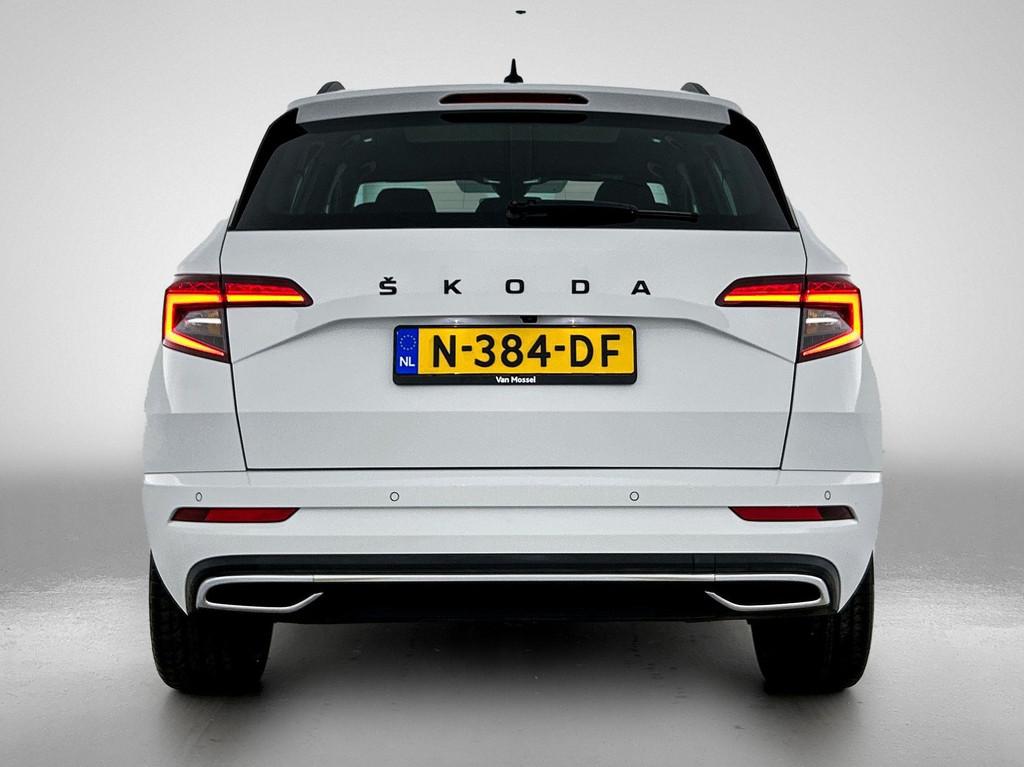 Skoda Karoq 1.5 TSI ACT Sportline Business | PANORAMADAK | C, Stof, 4 cilinders, Wit, Bedrijf