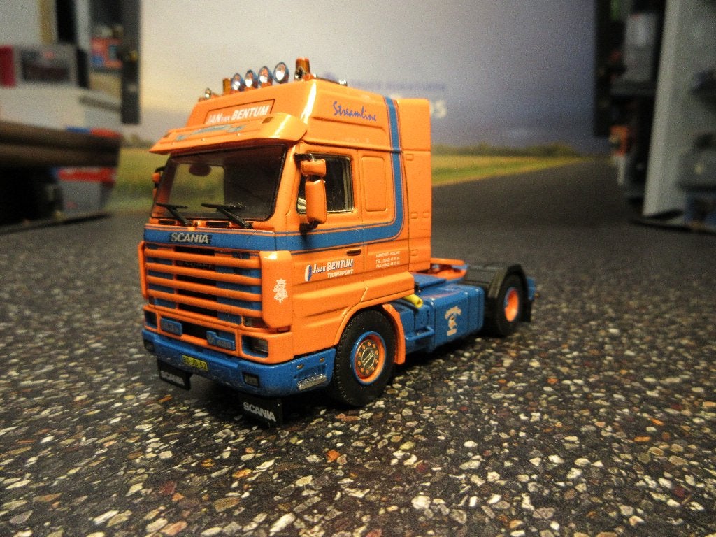 WSI Scania 143 Jan van Bentum, Hobby en Vrije tijd, Modelauto's | 1:50, Ophalen of Verzenden, Nieuw, Bus of Vrachtwagen, Wsi