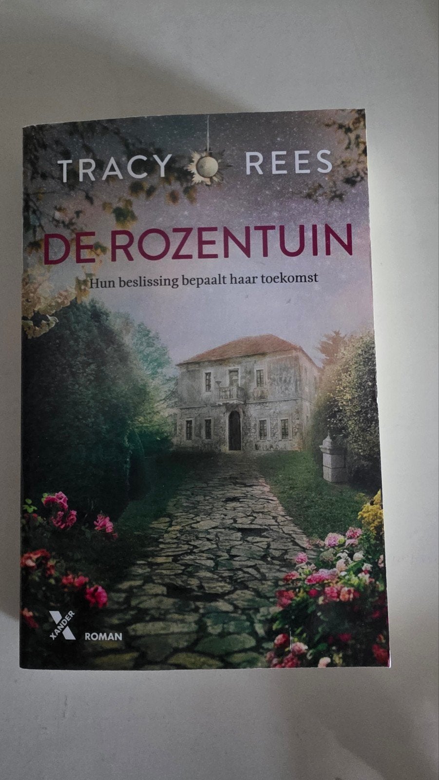 De Rozentuin - Tracy Rees (Roman), Boeken, Romans, Gelezen, Europa overig, Ophalen of Verzenden