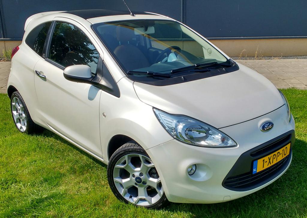 Ford Ka Parelmoer met bruin lederen bekleding en panoramadak, Voorwielaandrijving, Euro 5, 1242 cc, 4 cilinders