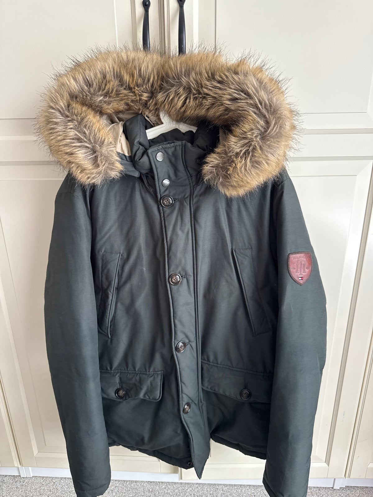 Tommy Hilfiger winterjas met bontkraag - Maat L, Ophalen of Verzenden, Zo goed als nieuw, Maat 52/54 (L), Groen