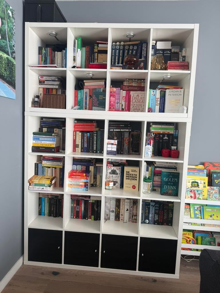 Nette boekenkast te koop, Huis en Inrichting, Kasten | Boekenkasten, Ophalen of Verzenden, Gebruikt, 25 tot 50 cm, 200 cm of meer