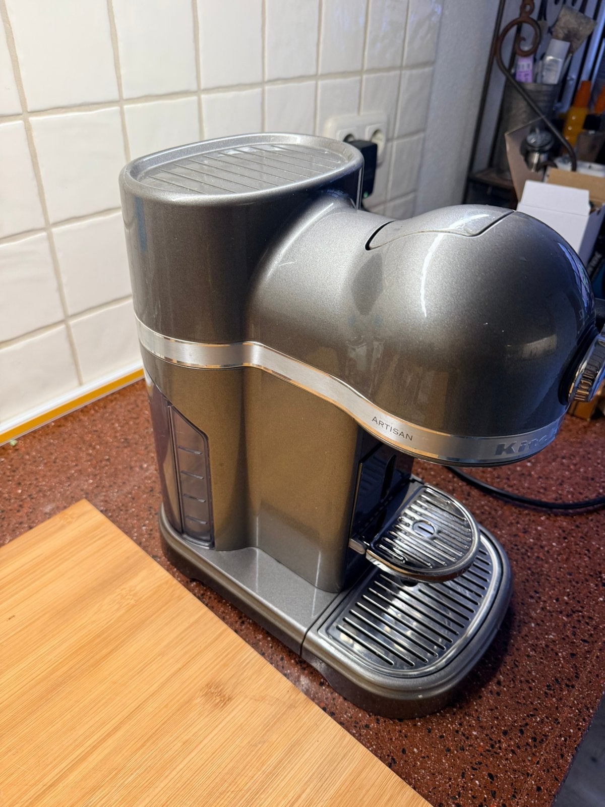 Kitchenaid nespresso machine grijs, Gebruikt, Koffiemachine, Ophalen of Verzenden, Koffiepads en cups