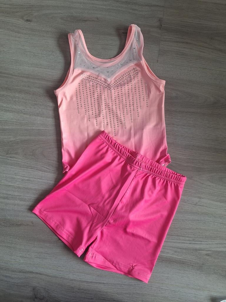 Turnpakje met broekje 116/122 nieuw, Sport en Fitness, Turnen, Kleiner dan kindermaat 122, Ophalen of Verzenden, Nieuw, Turnpak(je)