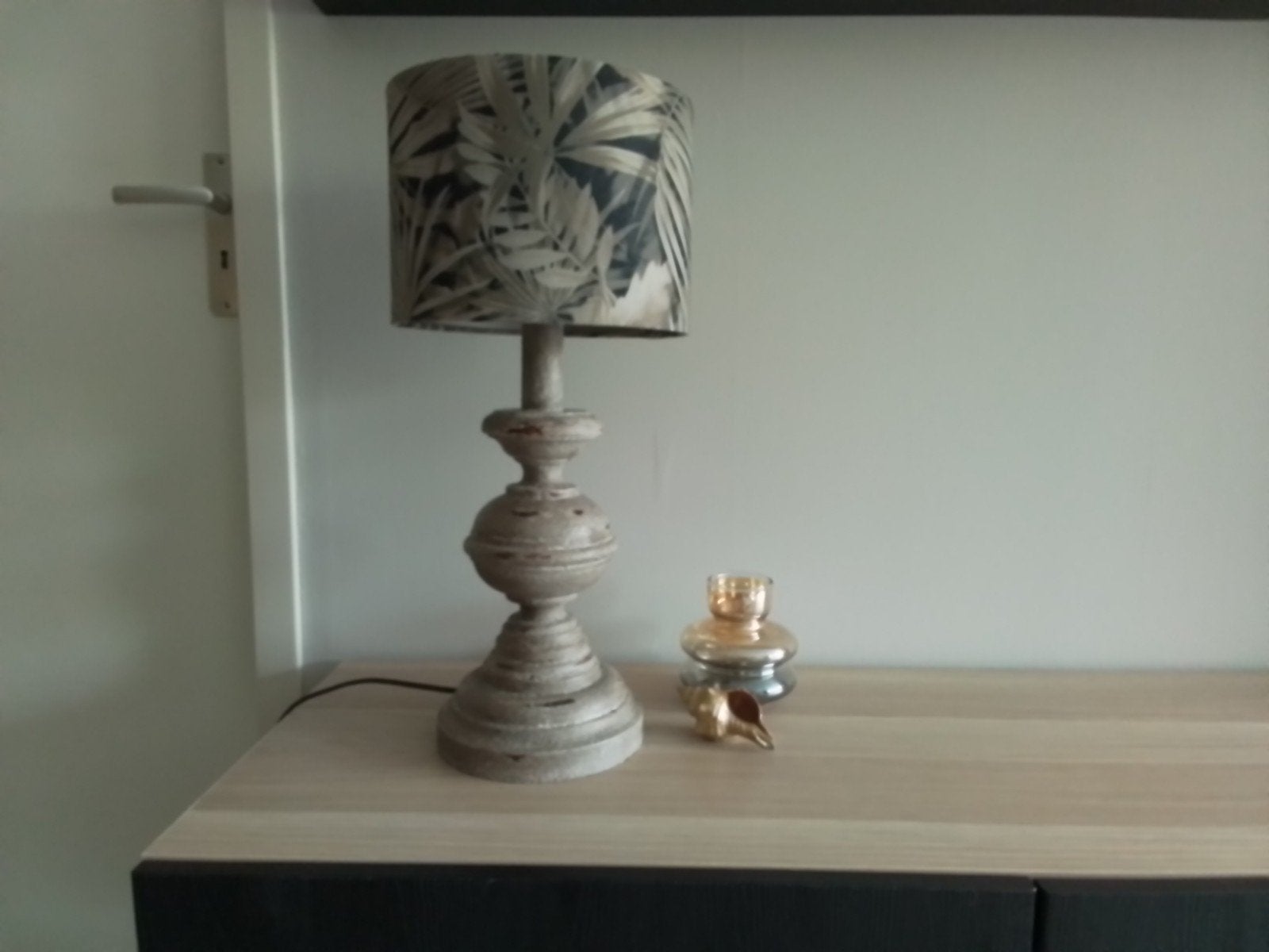 Grote Tafellamp in landelijke stijl met luxe botanische kap., Huis en Inrichting, Ophalen, Gebruikt, Vintage, Meerkleurig