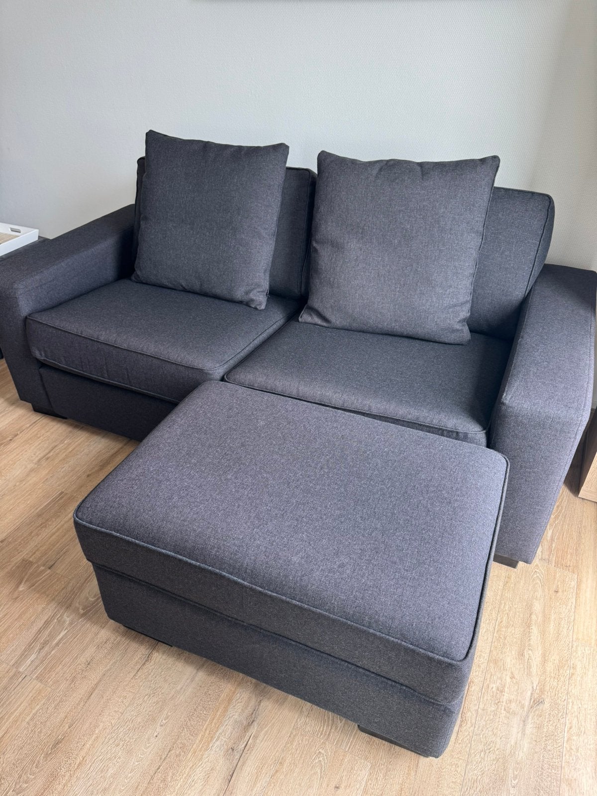 Goossens bank grijs + hocker, Ophalen, Tweepersoons, 75 tot 100 cm, Zo goed als nieuw