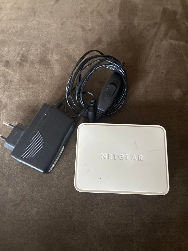 Netgear GS205 5-poorts Gigabit Switch, Computers en Software, Netwerk switches, Ophalen of Verzenden, Gebruikt
